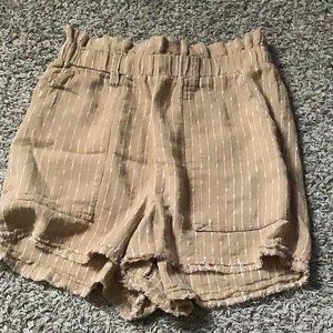 Union Bay (L) Women’s brown and white shorts